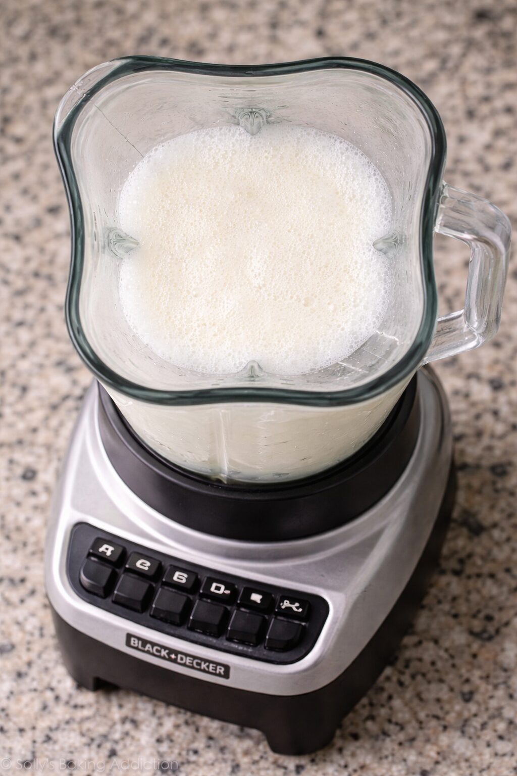 Blender method of frothing milk — countertop blender with foamy milk